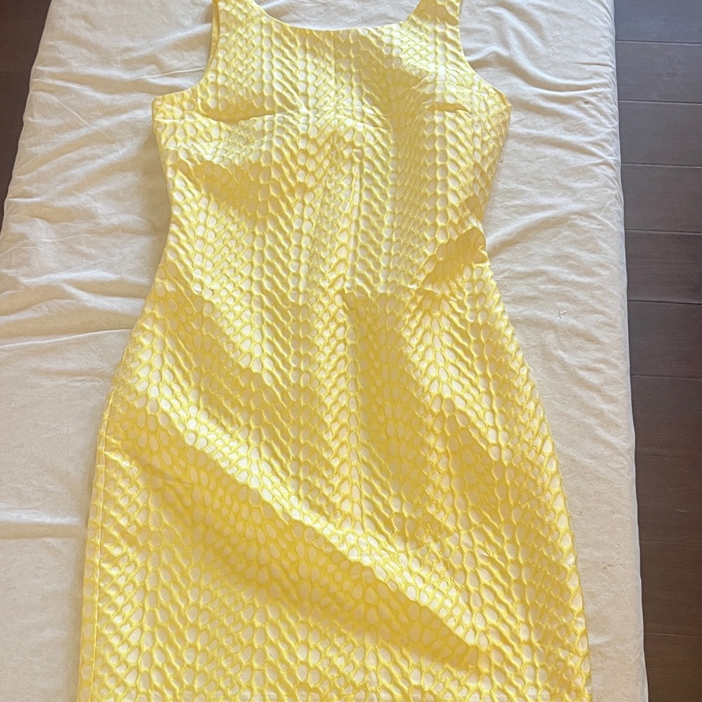 Belle Badgley Mischka Elegant Yellow Sleeveless Midi Dress